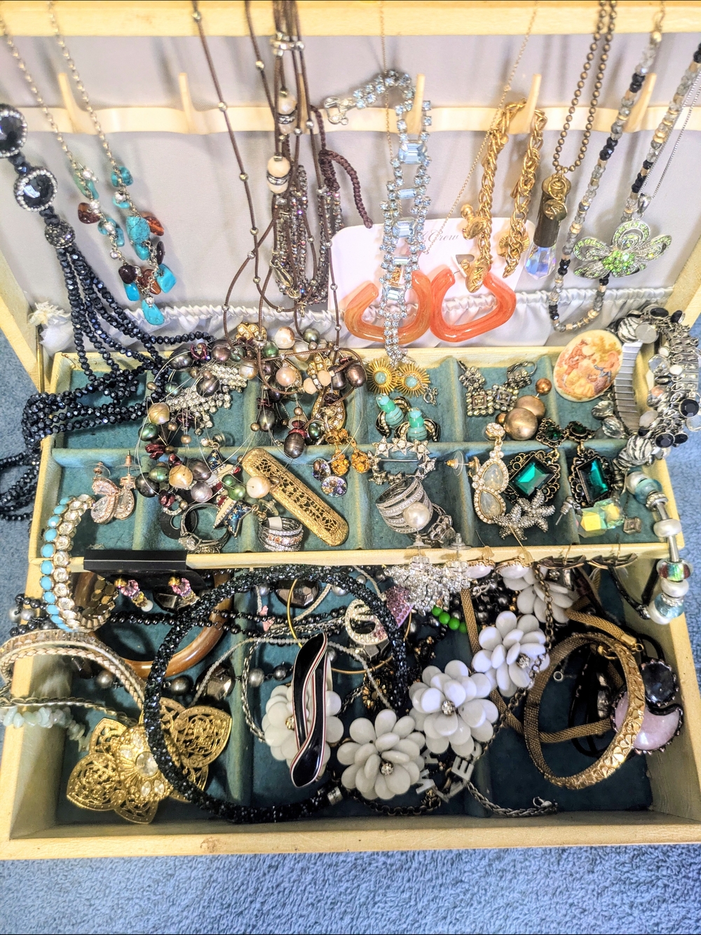 Beautiful Vintage To Now Wearable Jewelry Lot